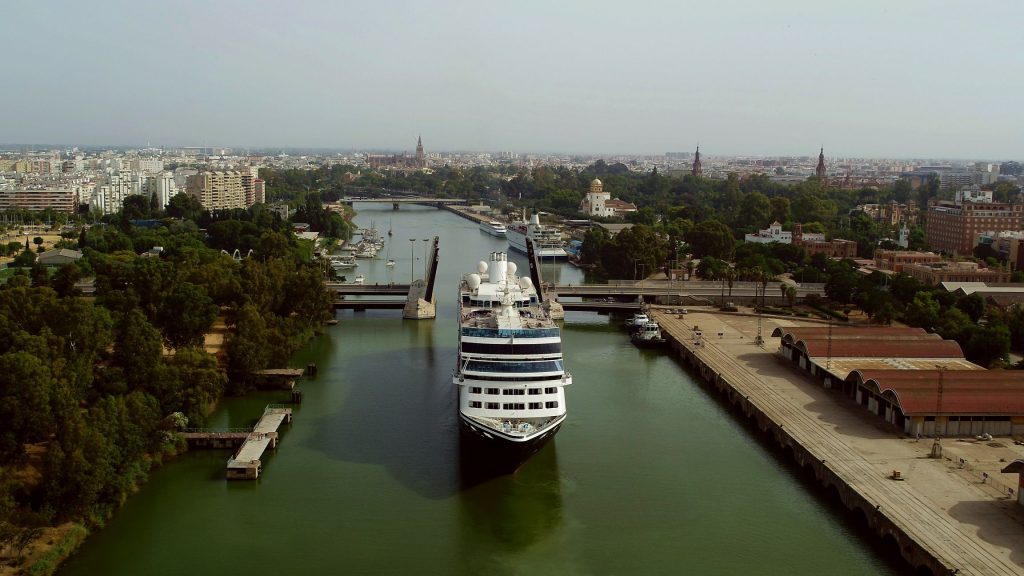 El Puerto de Sevilla promociona su oferta de cruceros en la Seatrade Cruise Med de Málaga