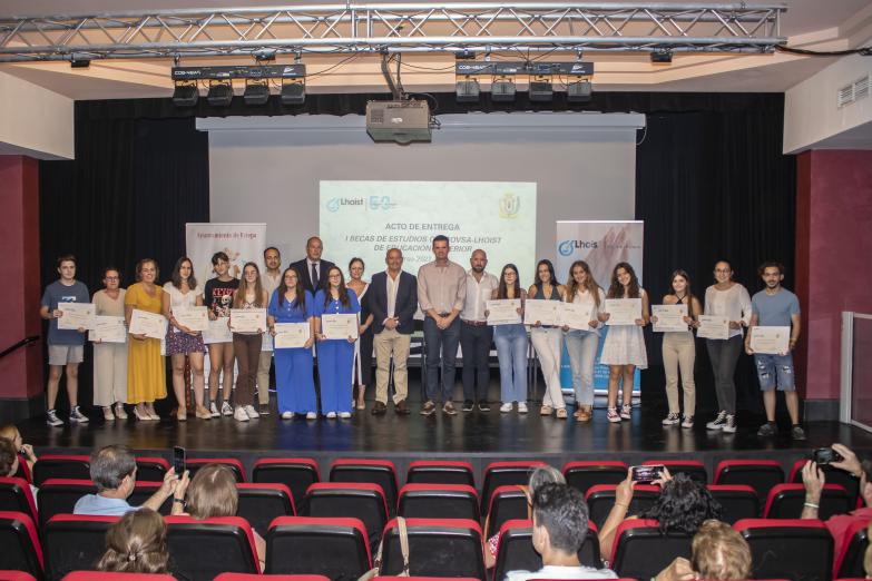 Un total de 16 jóvenes de Estepa, becados por Calgovsa con una ayuda al estudio de 1.000 euros