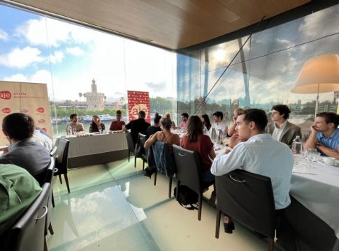 Los ganadores de los premios AJE Sevilla 2022, protagonistas del desayuno empresarial ‘Post-vacaciones’
