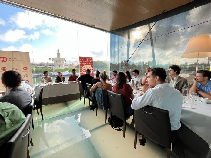Los ganadores de los premios AJE Sevilla 2022, protagonistas del desayuno empresarial ‘Post-vacaciones’