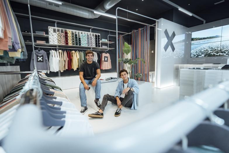 Blue Banana apuesta por Málaga: La firma de ropa y aventura estrena tienda en pleno centro
