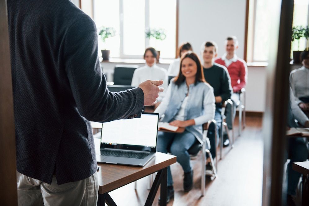 Cámaras de Andalucía facilitará el emprendimiento e inserción laboral a un centenar de desempleados en el sector del comercio