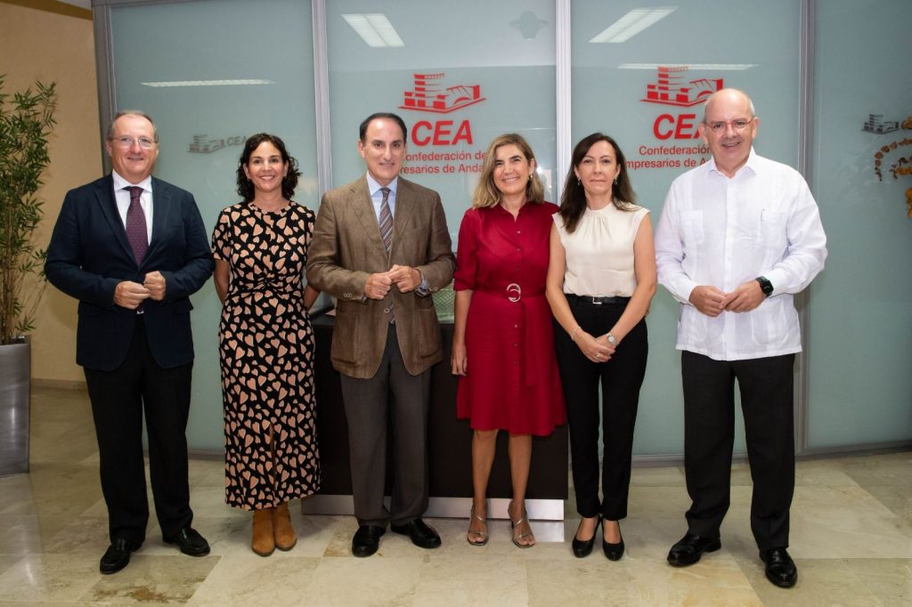 Rocío Blanco visita la sede de la CEA