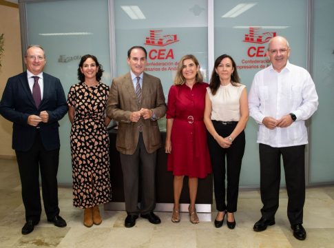 Rocío Blanco visita la sede de la CEA
