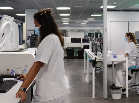 Salud y Consumo incorpora nueva tecnología en los centros de Atención Primaria para obtener resultados inmediatos de pruebas analíticas