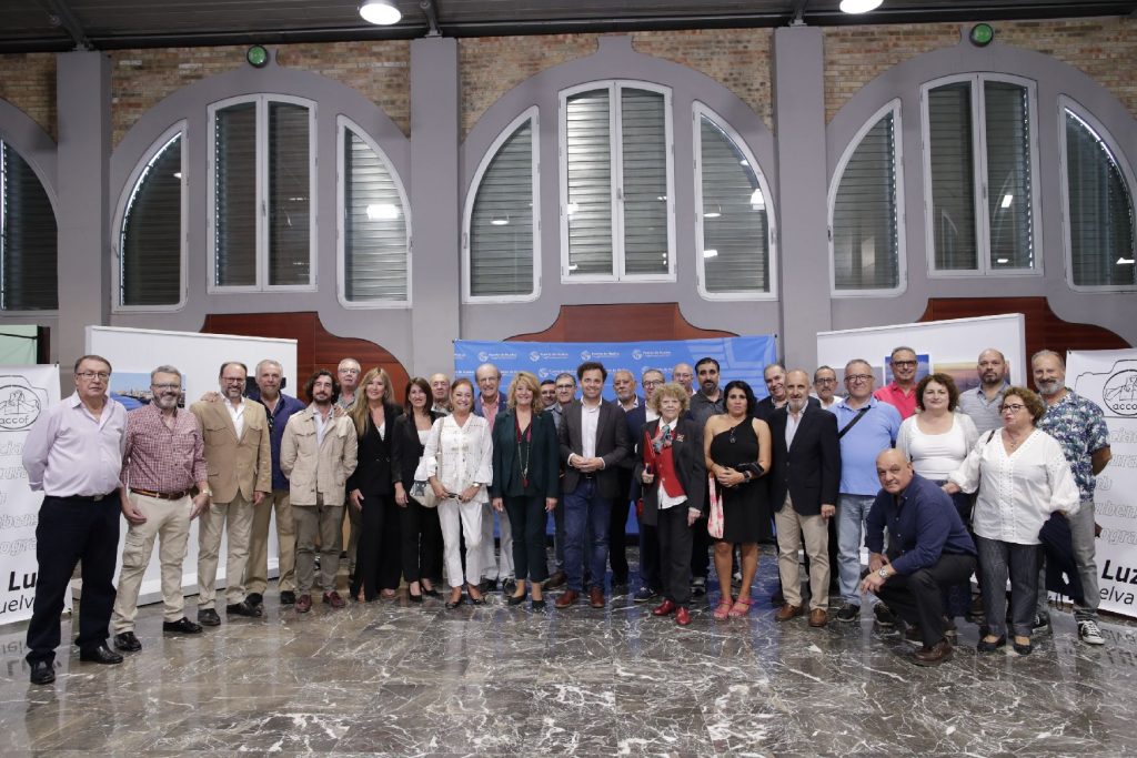 El Centro de Recepción y Documentación del Puerto de Huelva acoge desde hoy la exposición fotográfica ‘La vida en el Puerto’
