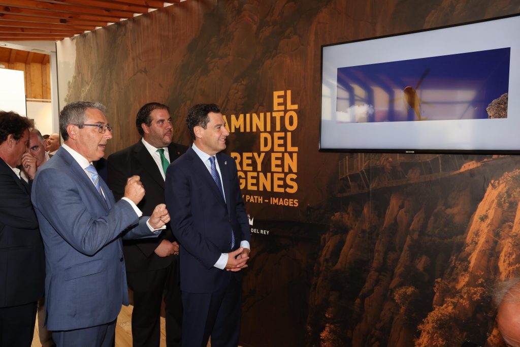 El nuevo centro de visitantes mejora la oferta turística y la movilidad sostenible del Caminito del Rey