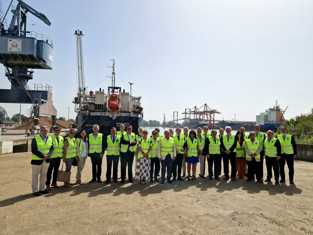 La Autoridad Portuaria de Sevilla presenta a la Asociación Española de Directivos los proyectos estratégicos del Puerto
