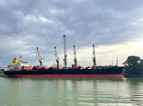 <strong>Llega al Puerto de Sevilla uno de los mayores buques mercantes de 2022</strong>