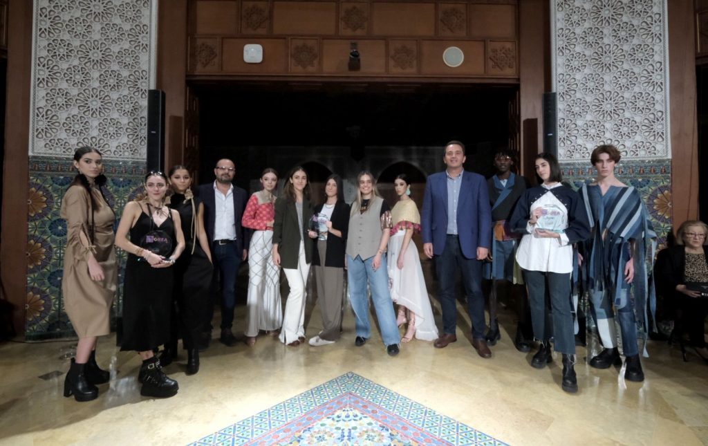 El Ayuntamiento celebra la pasarela del XVIII Crea Joven SVQ 22 en la Semana de la Moda de Andalucía en la que resulta ganadora la propuesta Lemes