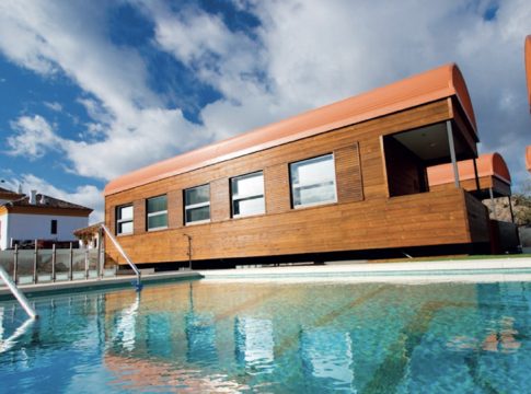 Francisco Javier Zarzuela: “Casa Vagón Vía Verde de la Sierra ofrece dormir en un vagón rodeado de naturaleza”