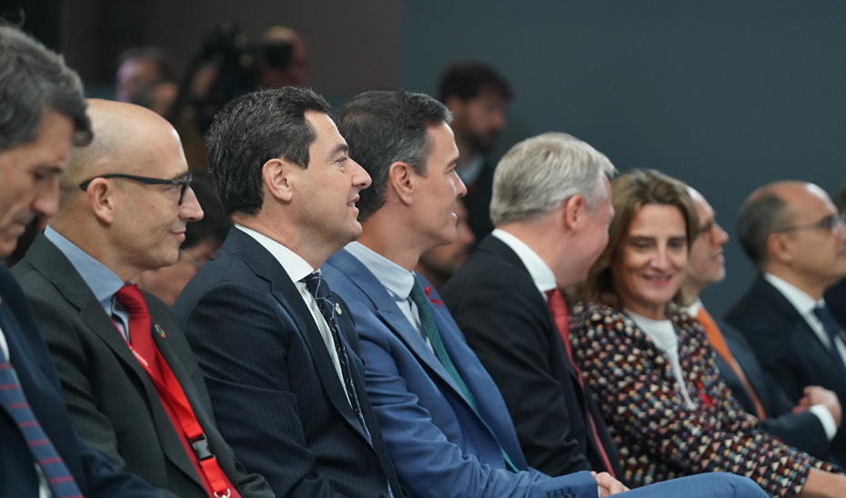 Moreno: "Andalucía tiene la firme determinación de ser referente en energías renovables y uno de los polos industriales más importantes de España"