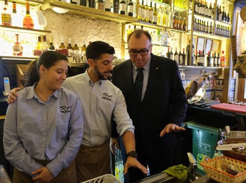 La Junta pone en marcha una campaña para ensalzar la labor de los trabajadores del turismo
