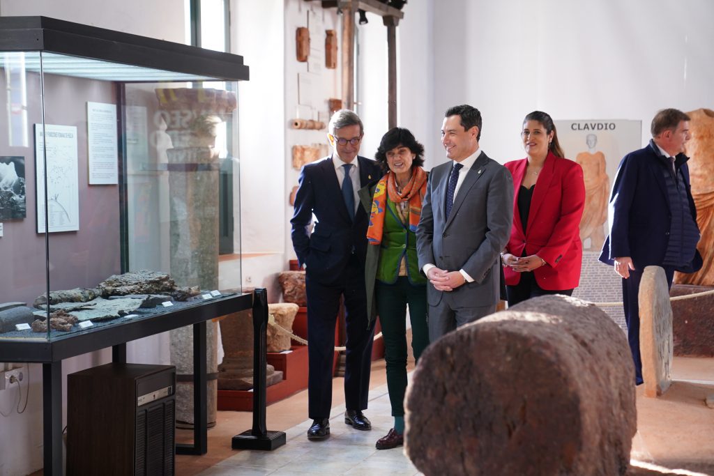 Moreno señala que las iniciativas mineras asignadas<br>a la Unidad Aceleradora suponen una inversión de<br>más de 1.200 millones y la creación de 7.900 empleos