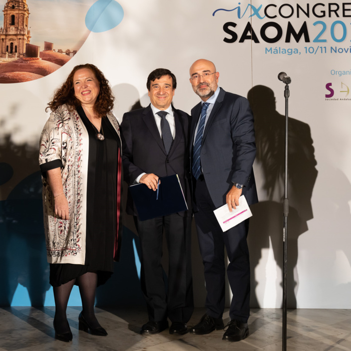 La sociedad andaluza de oncología médica entrega su premio honorífico a Enrique Aranda, referente en el tratamiento y la investigación del cáncer en Andalucía y España 