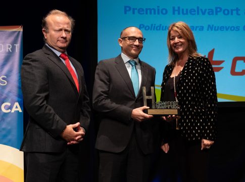 HuelvaPort premia a la logística sostenible en la transición energética a Cepsa, a la logística en la eficiencia operacional de Bergé y a la iniciativa estratégica y comercial de las navieras que componen la Ruta1400 Huelva-Canarias