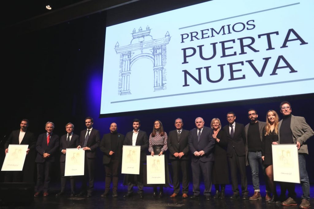 La Diputación acoge la gala de los VII Premios Puerta Nueva que reconocen la labor de apoyo al sector vinícola de la provincia