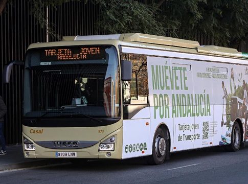 La Junta aplicará un nuevo descuento del 50% en el precio de metros, tranvías y autobuses