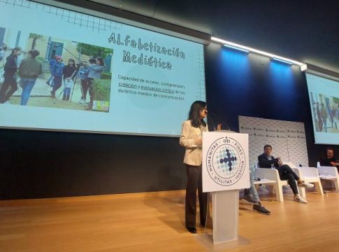 Un proyecto liderado por la Universidad Loyola forma contra la desinformación a 2.000 adolescentes de toda Europa