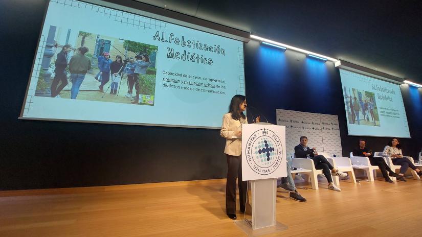 Un proyecto liderado por la Universidad Loyola forma contra la desinformación a 2.000 adolescentes de toda Europa