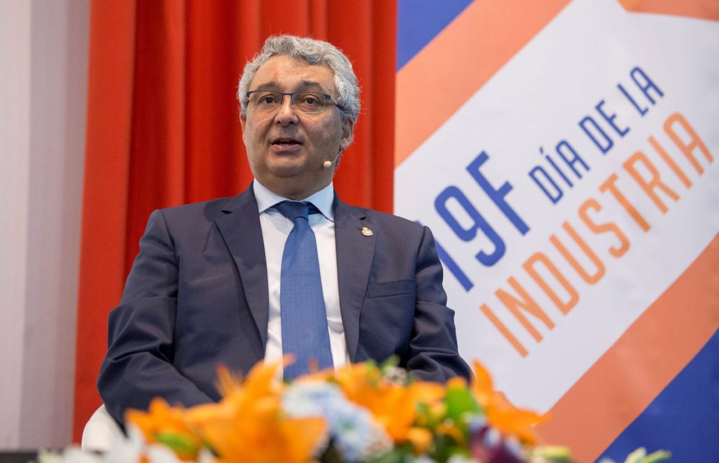 <strong>AIQBE concede el Premio a la Trayectoria Industrial al profesor Pedro Pérez, catedrático de Química Inorgánica de la Universidad de Huelva </strong>
