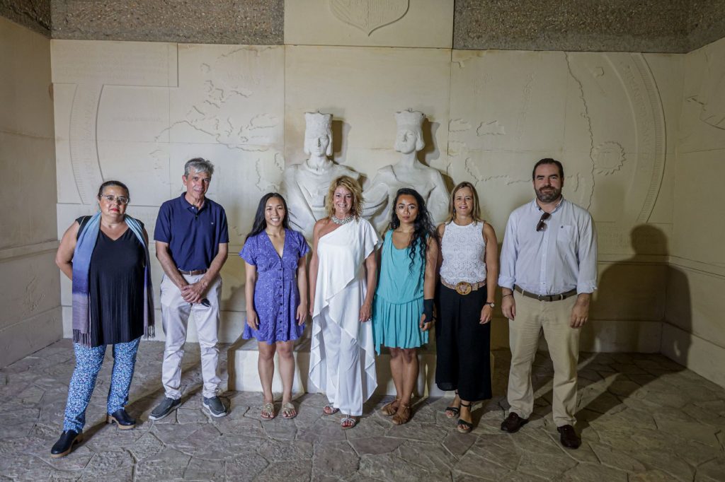 <strong>Más de 500 personas visitan el Monumento a Colón y los Faros de Mazagón y El Rompido, gracias a una iniciativa promovida por el Puerto de Huelva</strong>