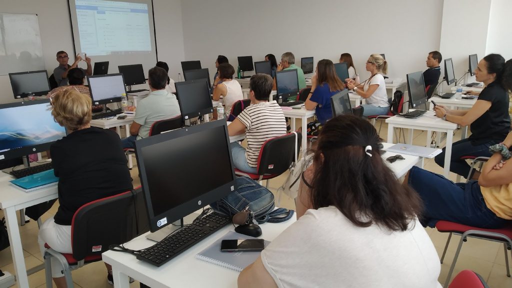 La Cámara de Comercio de Sevilla ayuda con 5.000€ a empresas que contraten a mayores de 45