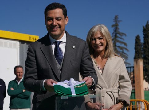 Moreno destaca la inversión en infraestructuras educativas para Andalucía: 240 millones en 1.400 obras desde 2019 