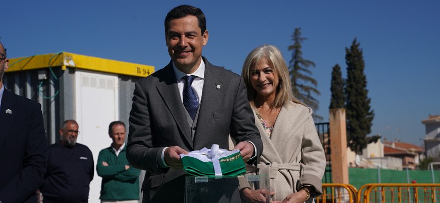 Moreno destaca la inversión en infraestructuras educativas para Andalucía: 240 millones en 1.400 obras desde 2019 