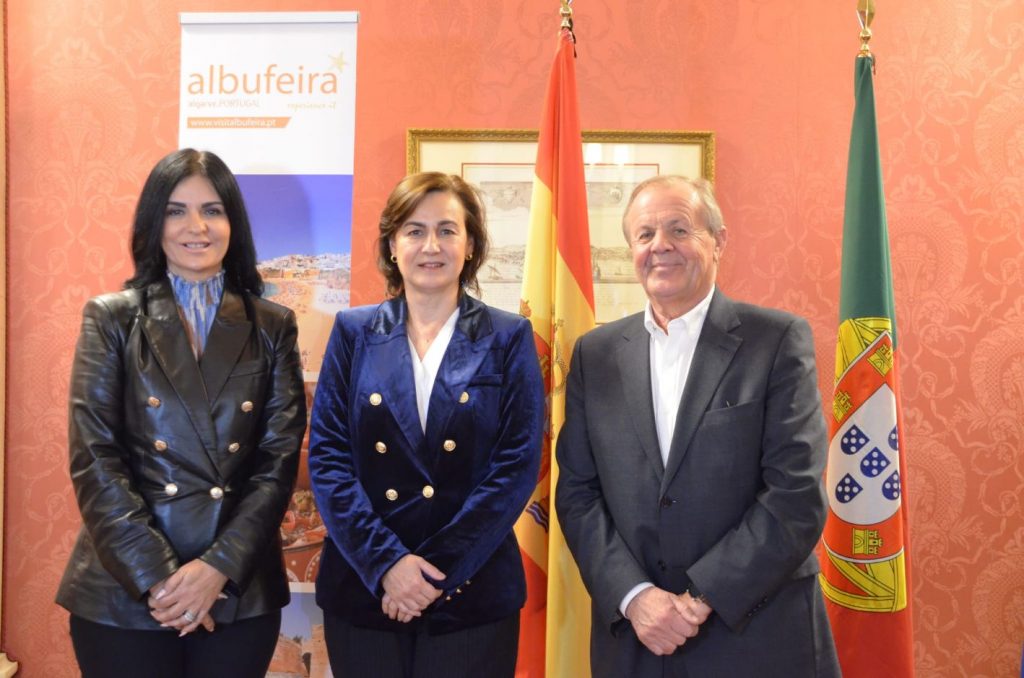 <strong>Albufeira presenta en Sevilla su oferta turística para 2023</strong>
