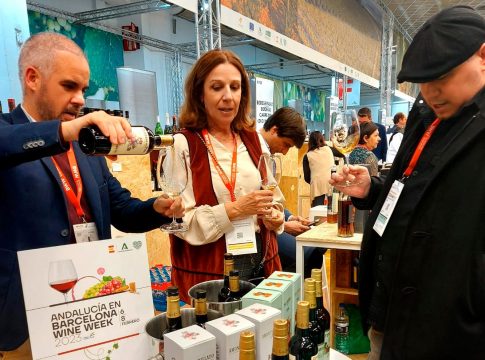 La Junta potencia la internacionalización de la industria vinícola andaluza en la muestra de referencia del vino en España