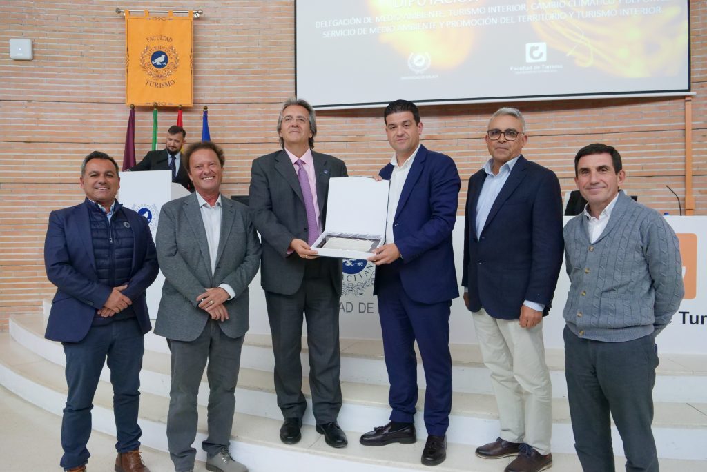 La Facultad de Turismo de la UMA concede una distinción de honor a la Diputación por la aplicación de las nuevas tecnologías en el turismo