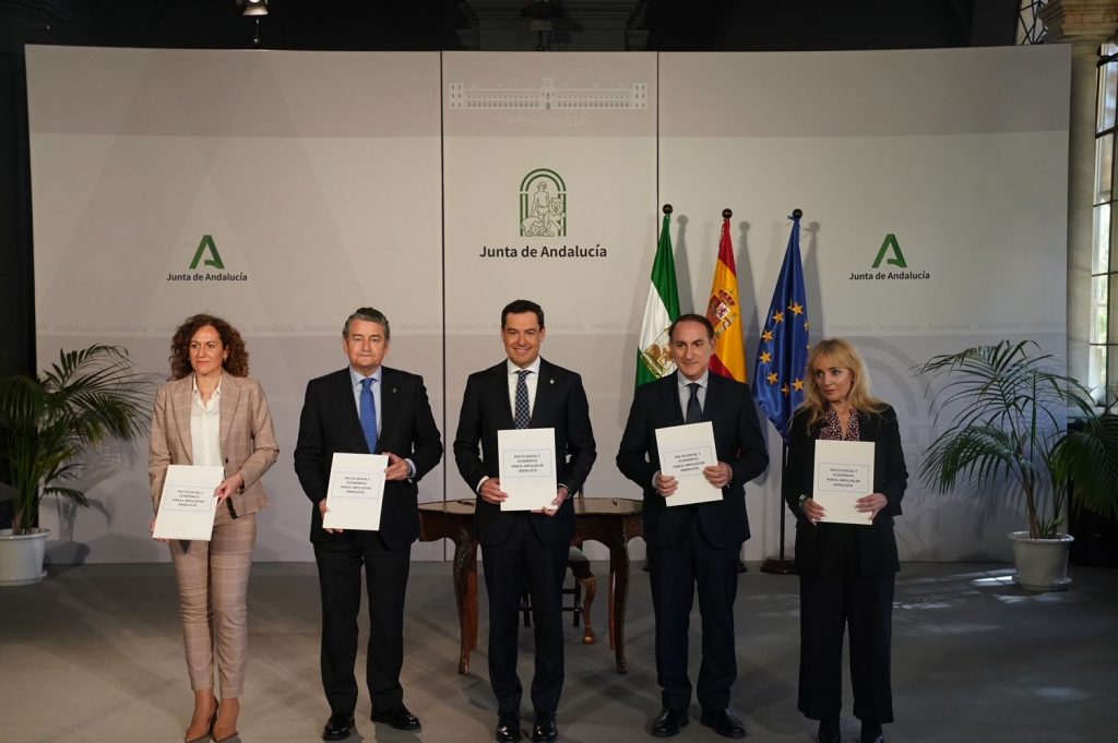 <strong>Andalucía se sitúa como referente en el diálogo social y moviliza 9.000 millones para familias, jóvenes, pymes y autónomos</strong>