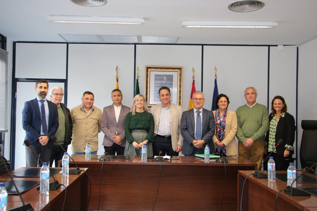 Alcaldes de los municipios que integran el arco norte de la Comarca del Aljarafe exigen respuestas a la Junta de Andalucía por no atender a las peticiones para la mejora de la movilidad de once municipios de la provincia de Sevilla