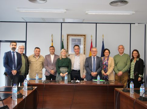 Alcaldes de los municipios que integran el arco norte de la Comarca del Aljarafe exigen respuestas a la Junta de Andalucía por no atender a las peticiones para la mejora de la movilidad de once municipios de la provincia de Sevilla