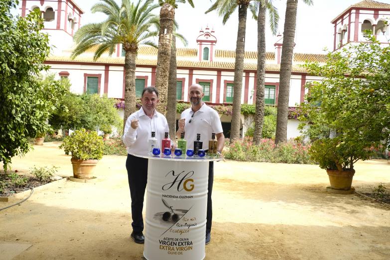 Martín Berasategui se suma en la Hacienda Guzmán al proyecto para declarar los Paisajes del Olivar Andaluz Patrimonio de la Humanidad