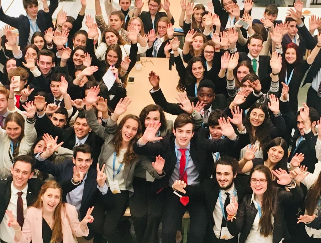 El joven Parlamento Europeo celebra su fase regional en Sevilla y debate sobre el futuro económico y el emprendimiento en la Unión Europea