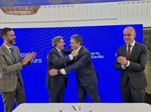 El Puerto de Sevilla y Endesa firman un protocolo para diseñar una hoja de ruta que favorezca la transición energética