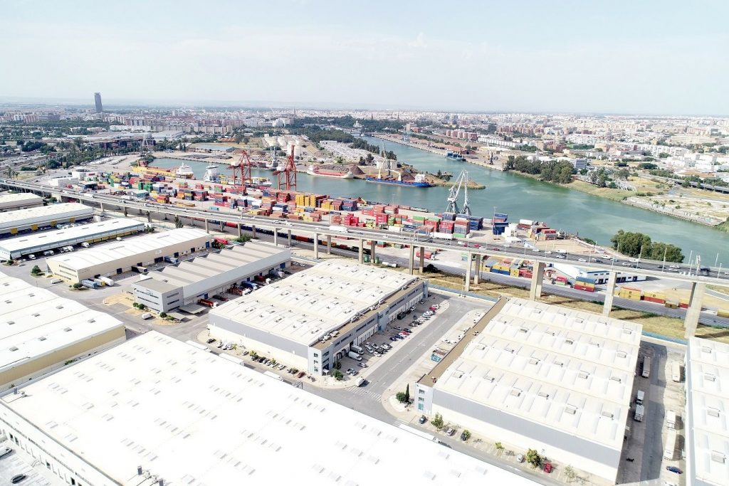 <a><strong>La ZAL del Puerto de Sevilla celebra sus 20 años con un crecimiento del 8,3 % en la facturación y previsión de nuevas inversiones para naves logísticas</strong></a>