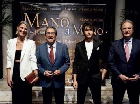 Roca Rey y Laura Sánchez: de los toros y la moda en la Fundación Cajasol