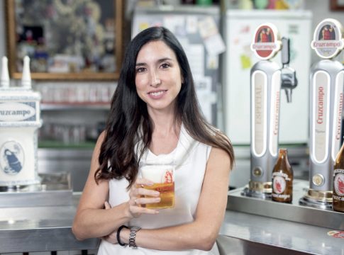 María Ruiz Sanguino: “Cruzcampo es una cerveza icónica en nuestra tierra. Reivindica el orgullo de sus raíces”