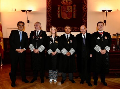 <strong>Miquel Roca i Junyent recibe en Granada el I Premio Procura Andaluza </strong>