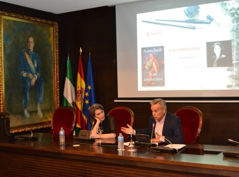 <strong>Ayanta Barilli presenta su novela ‘Si no amaneciera’ en la Fundación Cámara de Sevilla</strong>