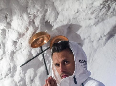 <strong><em>El cantante sevillano Haze presenta su libro de memorias “Mi vida” en Fnac Torre Sevilla</em></strong><strong><em></em></strong>