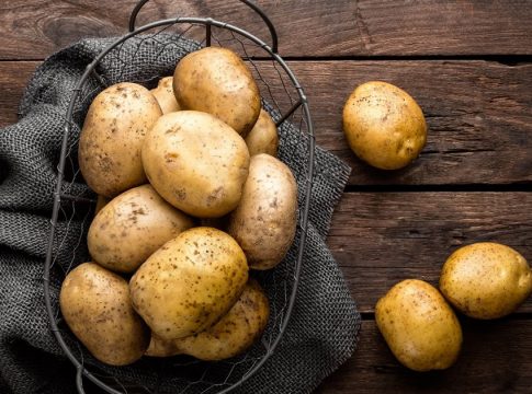 Asociafruit, con el apoyo de la Consejería de Agricultura de la Junta de Andalucía, promociona el consumo de la patata nueva temprana