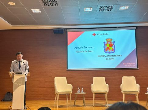 El alcalde resalta la labor de Cruz Roja en Jaén como impulsora de la inclusión social y laboral de los colectivos más vulnerables