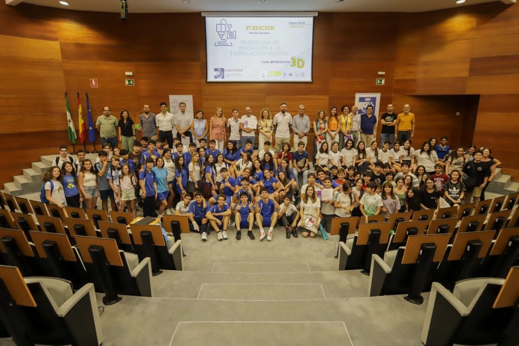 <strong>200 jóvenes sevillanos aprenden a manejar una impresora 3D gracias a COGITISE</strong>