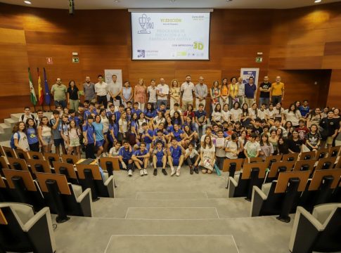 <strong>200 jóvenes sevillanos aprenden a manejar una impresora 3D gracias a COGITISE</strong>