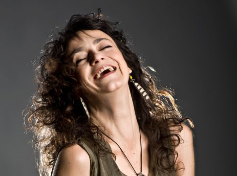 Carmen París pone este jueves broche de oro a la segunda edición de "Las Noches Icónicas del Colón"