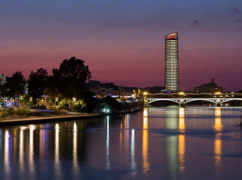 Este verano “Ven a cenar y te invitamos a dormir” en el Eurostars Torre Sevilla 5*
